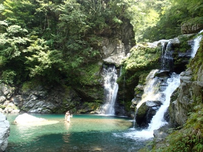 shikoku falls side.jpg